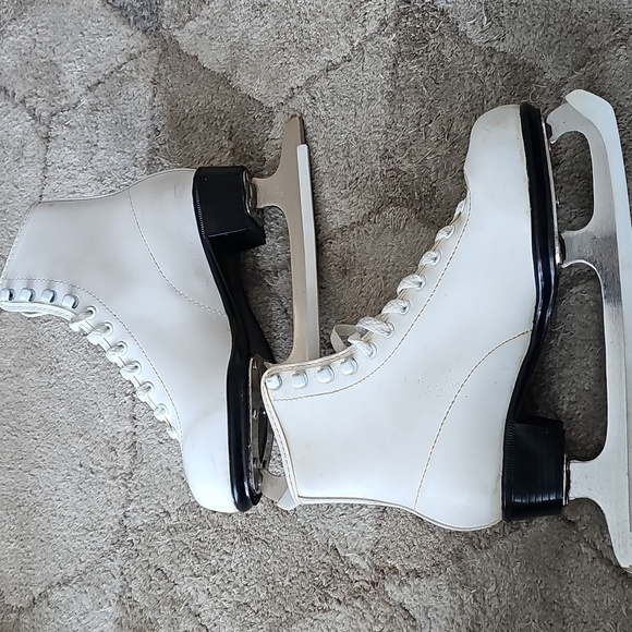 White Figure Skates - Picture 2 of 3